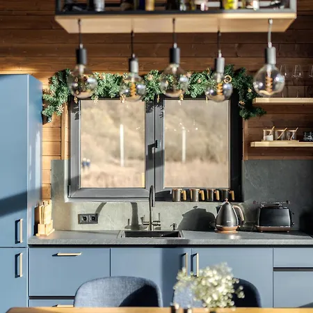 Σαλέ стожари, Stozhary *